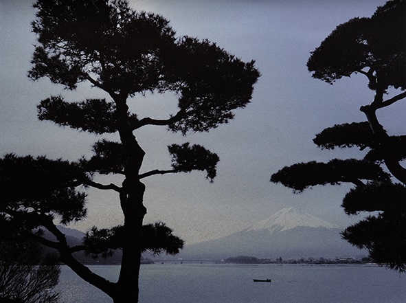 Pine and Mt.Fuji (Kawaguchi-ko Lake) ©Mineko Orisaku