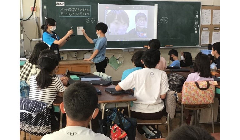 学校ブックオフを受講する小学生の様子