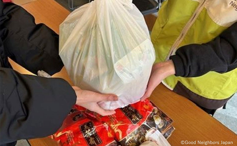 フードバンク「グッドごはん」 食品配付の様子