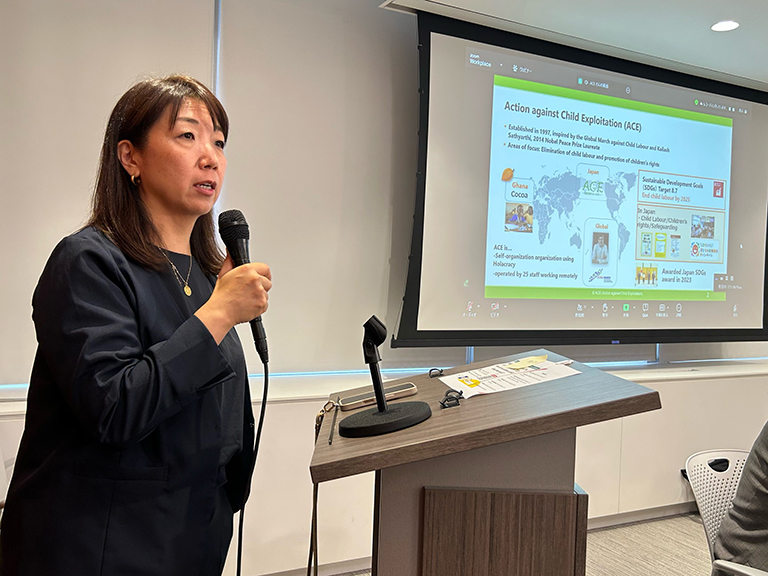 岩附由香 氏