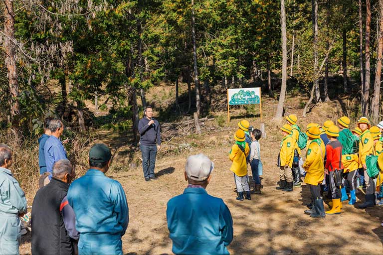 産官学が参加し、地域全体で取り組む森づくりに