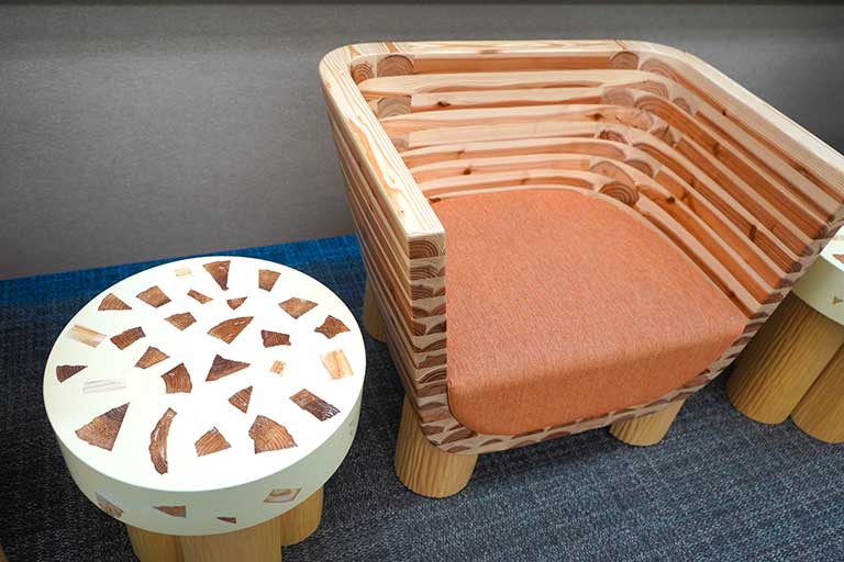 端材を利用したサイドテーブル