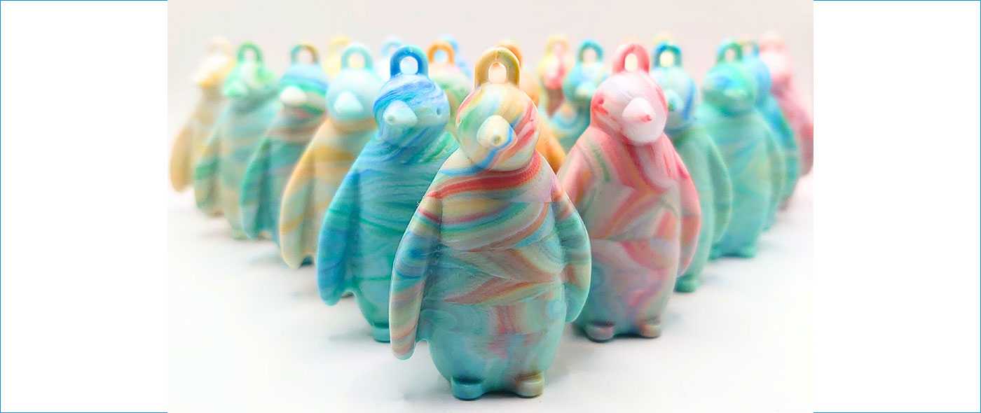 ペンギン型アップサイクルキーホルダー