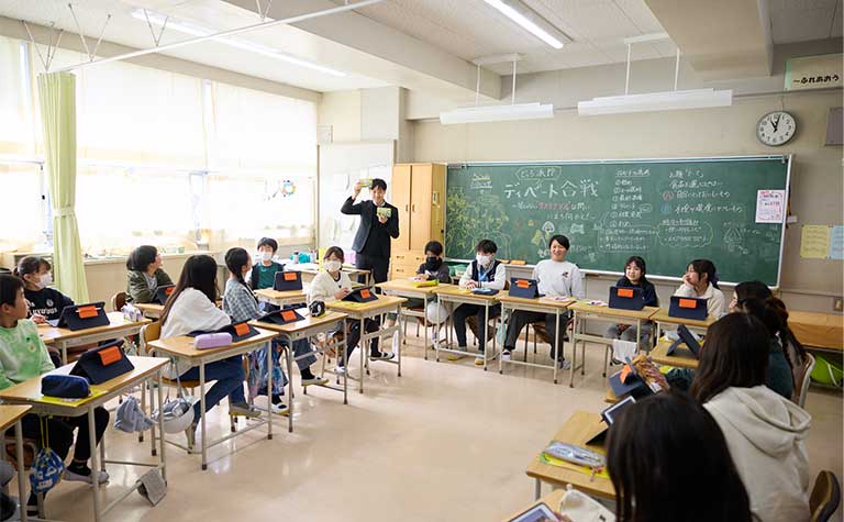 『きのこの山・たけのこの里と学ぶ どっち派!? ディベート合戦』を活用した授業