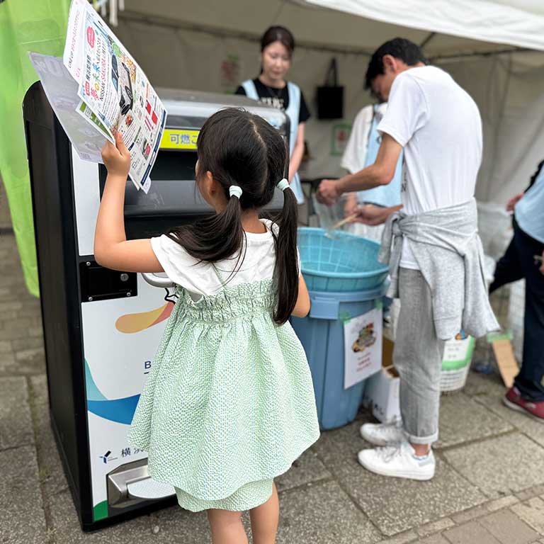第45回横浜開港祭に設置されたスマートゴミ箱「SmaGO」