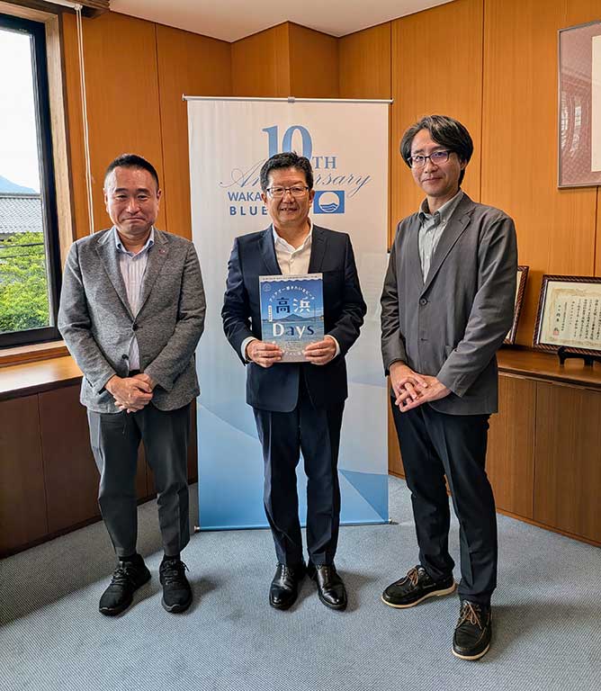 左：株式会社髙島屋 EC事業部 バイヤー 桑原慎太郎氏、中央：高浜町長 西嶋久勝氏、右：株式会社Hanbit 代表取締役 本田雅一